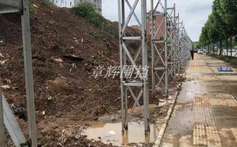 彩钢围挡的材质和组成成分如何选择？